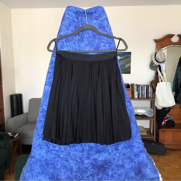 Babaton Aritzia mini skirt black great condition pleated - Picture 1 of 8